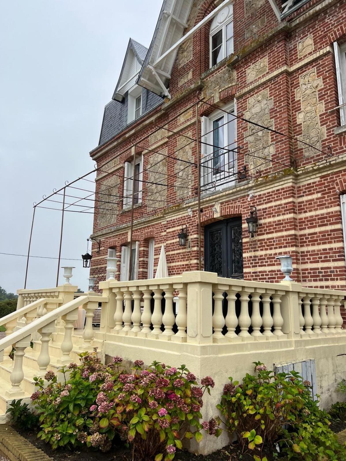 Le Manoir De La Baronnie Villa Norrey-en-Auge Екстериор снимка